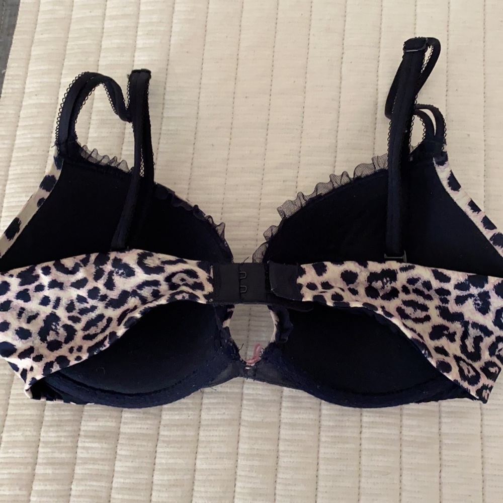 EUC Victoria’s Secret Very Sexy Push Up Bra 32D - Picture 6 of 8